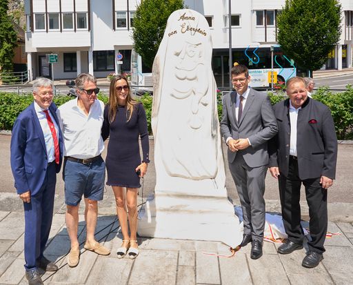 Vorschau Bild von Eröffnung Monument Anna Eberstein in Eberstein mit
Anna Grant, Hugh Grant, LH Dr. Peter Kaiser, LH-Stv. Martin Gruber,
Bürgermeister Andreas Grabuschnig