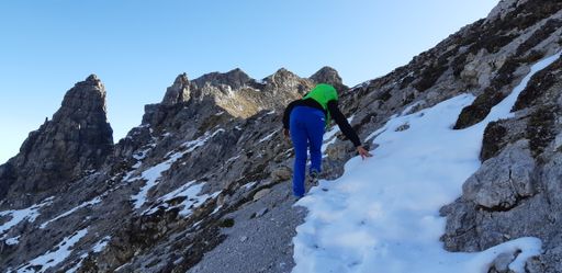 Vorschau Bild von Absturzgefahr auf Altschneefeldern: Vorsicht bei
Bergtouren