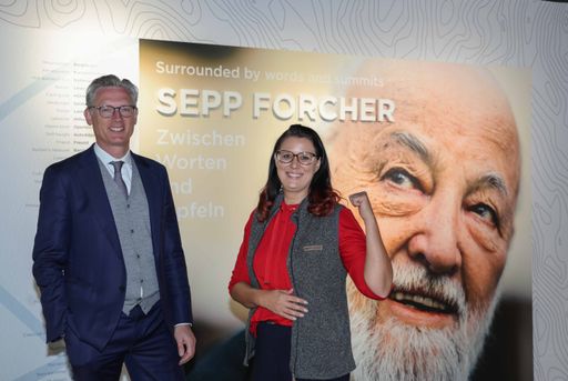 Vorschau Bild von Dr. Johannes Hörl (Vorstand Großglockner
Hochalpenstraßen AG) und Landesrätin Mag.a Sara Schaar
(Nationalpark-Referentin Land Kärnten,)
