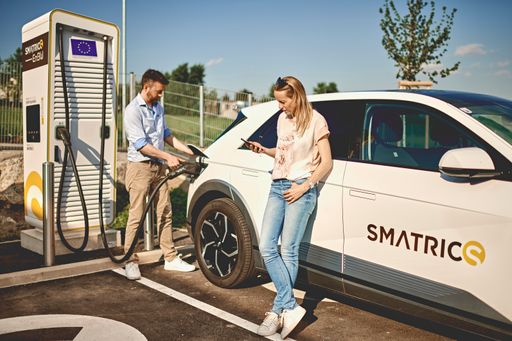 Laden beim SMATRICS EnBW HPC-Schnellladepunkt