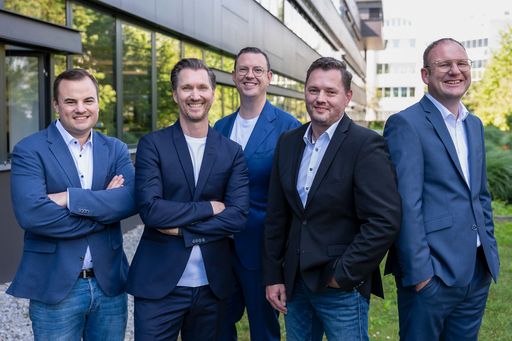 Vorschau Bild von Die neuen Geschäftsführer von Provectus Technologies mit den
geschäftsführenden Gesellschaftern Christian Jupe und Josef Lang /
Weiterer Text über ots und www.presseportal.de/nr/171381 / Die
Verwendung dieses Bildes für redaktionelle Zwecke ist unter
Beachtung aller mitgeteilten Nutzungsbedingungen zulässig und dann
auch honorarfrei. Veröffentlichung ausschließlich mit
Bildrechte-Hinweis.