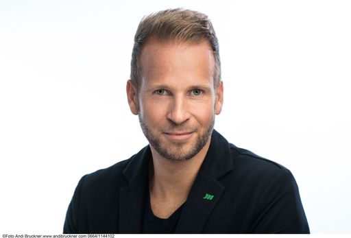  Philipp Langer, Sales