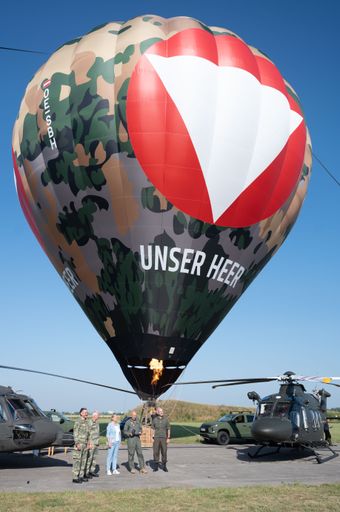 Vorschau Bild von FBM Tanner bei der Präsentation Heißluftballon in
Langenlebarn /Nö am 10 07 2024