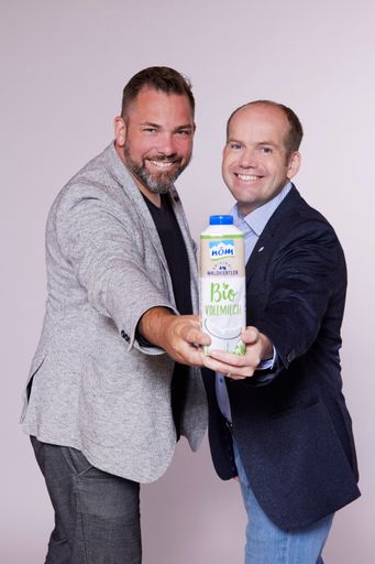 Vorschau Bild von Spitzenteam im Management der nöm Gast Lebensmittel
GmbH. Stefan Lintner übernimmt als Finanzexperte und als
Co-Geschäftsführer gemeinsam mit Thomas Tirmantinger, der als Profi
in der Gastro gilt.