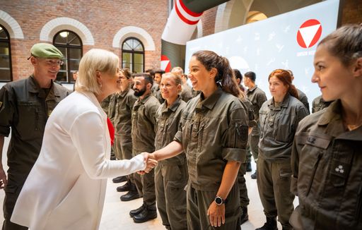 Vorschau Bild von Verabschiedung der Athleten durch Bundesministerin Klaudia Tanner
in der Rossauer Kaserne.