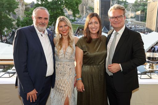 Vorschau Bild von Hans Peter Doskozil, Julia Doskozil, Iris Drexler
und Christopher Drexler