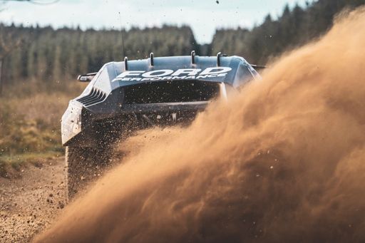 Vorschau Bild von In Goodwood enthüllt Ford Performance den neuen, in
Zusammenarbeit mit M-Sport entwickelten Raptor T1+ für den
"Dakar"-Rallye-Wüstenmarathon / Weiterer Text über ots und
www.presseportal.de/nr/143363 / Die Verwendung dieses Bildes für
redaktionelle Zwecke ist unter Beachtung aller mitgeteilten
Nutzungsbedingungen zulässig und dann auch honorarfrei.
Veröffentlichung ausschließlich mit Bildrechte-Hinweis.