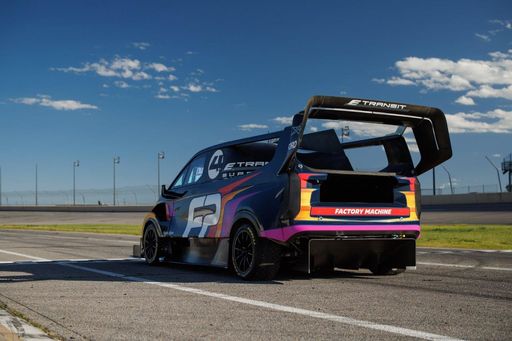 Vorschau Bild von Der Ford SuperVan 4.2, mit mehr als 1.471 kW (2.000 PS), stellt
sich erstmals der Zeitenjagd auf der 1,86 Kilometer langen
Bergrennstrecke beim legendären Goodwood Festival of Speed. /
Weiterer Text über ots und www.presseportal.de/nr/143363 / Die
Verwendung dieses Bildes für redaktionelle Zwecke ist unter
Beachtung aller mitgeteilten Nutzungsbedingungen zulässig und dann
auch honorarfrei. Veröffentlichung ausschließlich mit
Bildrechte-Hinweis.