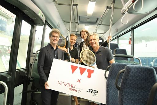  Das Generali Open Kitzbühel und der Verkehrsverbund
Tirol geben Partnerschaft bekannt - Kostenlose An- und Abreise mit
Öffis für Turnier-ZuschauerInnen.