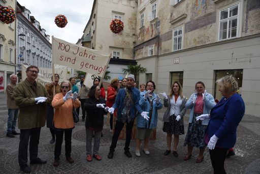Vorschau Bild von Demonstration in der Kremser Innenstadt zur
Anerkennung der Gebärdensprache.