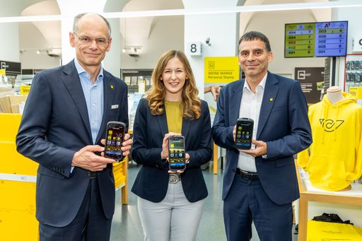 v.l.: Walter Oblin, Generaldirektor-Stellvertreter,
Vorstand für Brief & Finanzen, Österreichische Post AG, Claudia
Plakolm, Digitalisierungsstaatssekretärin, und Peter Umundum,
Vorstandsdirektor für Paket & Logistik, Österreichische Post AG