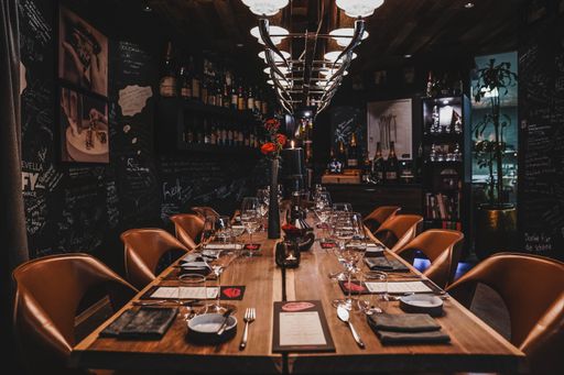 Vorschau Bild von Das „Bruderherz“ zählt aktuell zu den besten
Restaurants im Land: Der Schlemmer Atlas reiht es unter die Top-50
in Österreich, Gault&Millau vergibt 14,5 Punkte und 2 Hauben, der
Falstaff 89 Punkte und 2 Gabeln.