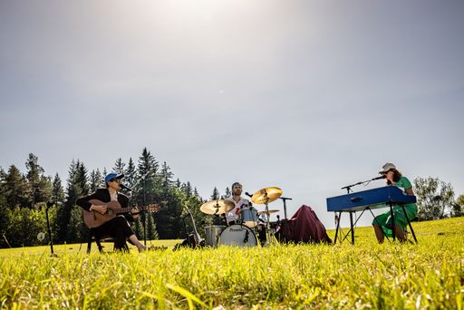 Einzigartige Bühnen inmitten der Natur verleihen
den Gipfelklaenge ihr ganz besonderes Flair.