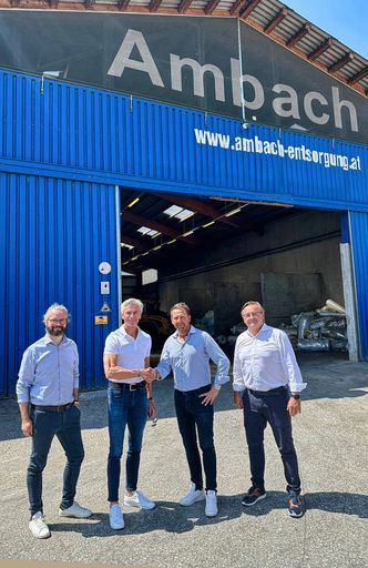  (v.l.n.r): Prok. Michael Ausserdorfer, FRIKUS
Transportlogistik GmbH; Thomas Baumgartner, Vorstand Lagermax Group;
Dieter Ambach, Geschäftsführung Ambach Entsorgung GmbH; Roland
Amtmann, Geschäftsführung Ambach Entsorgung GmbH und FRIKUS
Transportlogistik GmbH;
