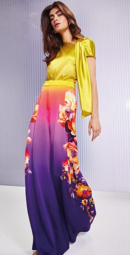Aktueller Look aus der Marc Cain Glam Kollektion / Weiterer Text
über ots und www.presseportal.de/nr/104492 / Die Verwendung dieses
Bildes für redaktionelle Zwecke ist unter Beachtung aller
mitgeteilten Nutzungsbedingungen zulässig und dann auch honorarfrei.
Veröffentlichung ausschließlich mit Bildrechte-Hinweis.