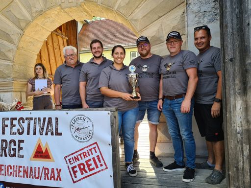 Vorschau Bild von Glückliche Gewiner beim BBQ Wettbewerb in Reichenau