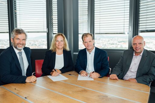  (v. l. n. r.) Michael Konias, Vice President Digital & Integrated
Systems DACH, Alstom; Lilian Meyer, Managing Director Austria,
Alstom; Klaus Garstenauer, Board, ÖBB Personenverkehr; Ralf Mair,
Managing Director, ÖBB-Produktion GmbH