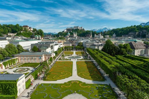 Der Blick auf die Altstadt Salzburg vom
Mirabellgarten