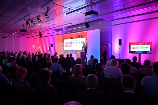 Vorschau Bild von Die INTERGEO Conference spiegelt das Motto der INTERGEO
"Inspiration for a smarter World" in all seinen Facetten wider.
Aktuelle und in die Zukunft gerichtete Themen stehen dabei im
Zentrum des umfangreichen Programms. / Weiterer Text über ots und
www.presseportal.de/nr/134787 / Die Verwendung dieses Bildes für
redaktionelle Zwecke ist unter Beachtung aller mitgeteilten
Nutzungsbedingungen zulässig und dann auch honorarfrei.
Veröffentlichung ausschließlich mit Bildrechte-Hinweis.