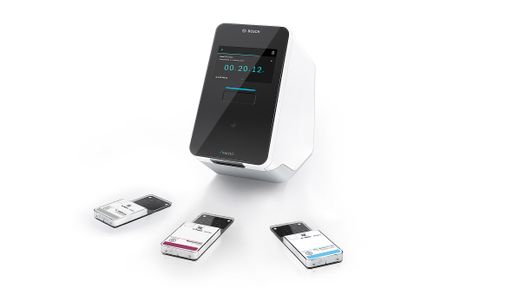 Der Vivalytic Analyser mit den drei neuen Test-Kartuschen, die
dabei helfen, zwischen viralen und bakteriellen Erregern von akuter
Gastroenteritis zu unterscheiden. / Weiterer Text über ots und
www.presseportal.de/nr/142767 / Die Verwendung dieses Bildes für
redaktionelle Zwecke ist unter Beachtung aller mitgeteilten
Nutzungsbedingungen zulässig und dann auch honorarfrei.
Veröffentlichung ausschließlich mit Bildrechte-Hinweis.