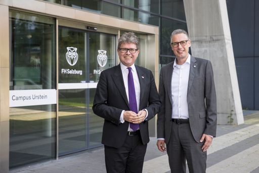Bundesminister Martin Polaschek und FH-Rektor und
Geschäftsführer Dominik Engel am Campus Urstein der FH Salzburg
