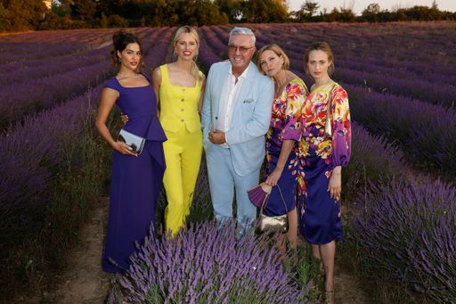 Jessica de Oliveira, Karolina Kurková, Helmut Schlotterer, Nadja
Auermann, Cosima Auermann / Weiterer Text über ots und
www.presseportal.de/nr/104492 / Die Verwendung dieses Bildes für
redaktionelle Zwecke ist unter Beachtung aller mitgeteilten
Nutzungsbedingungen zulässig und dann auch honorarfrei.
Veröffentlichung ausschließlich mit Bildrechte-Hinweis.