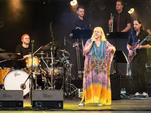 Vorschau Bild von Marianne Mendt am 20.7.24 auf der Donaubühne Tulln
