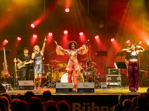 Vorschau Bild von Birgit Denk, Dorretta Carter, Ina Regen am 20.7.24 auf der
Donaubühne Tulln