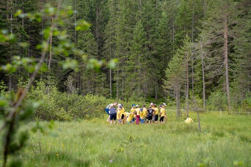 Vorschau Bild von Das lavera Waldprojekt unterstützt das Umweltbildungsprogramm des
Naturpark Karwendel - unter anderem Schülerexkursionen in eine
10.000 Jahre alte Hochmoorlandschaft / Weiterer Text über ots und
www.presseportal.de/nr/64783 / Die Verwendung dieses Bildes für
redaktionelle Zwecke ist unter Beachtung aller mitgeteilten
Nutzungsbedingungen zulässig und dann auch honorarfrei.
Veröffentlichung ausschließlich mit Bildrechte-Hinweis.