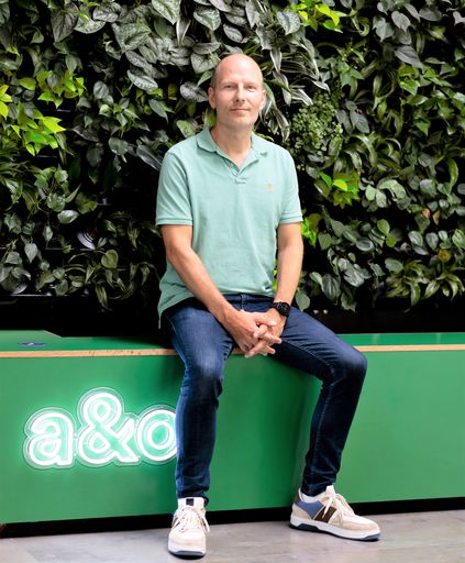 Vorschau Bild von a&o Hostels-Gründer und CEO Oliver Winter möchte mit der
Hostelkette in eine nachhaltige Zukunft schreiten.