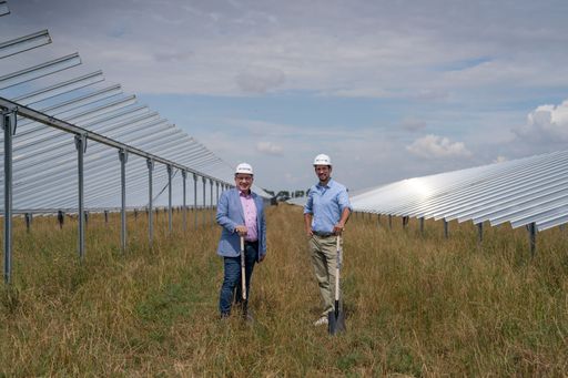 Vorschau Bild von Spatenstich für Nickelsdorf II: Gerhard Zapfl –
Bürgermeister von Nickelsdorf, Lukas Püspök – Geschäftsführer der
PÜSPÖK Unternehmensgruppe.