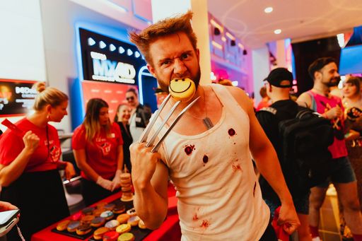 Vorschau Bild von Wolverine aka Don Esteban sorgte bei der Launch-Party für xXtra
gute Laune und Unterhaltung.
