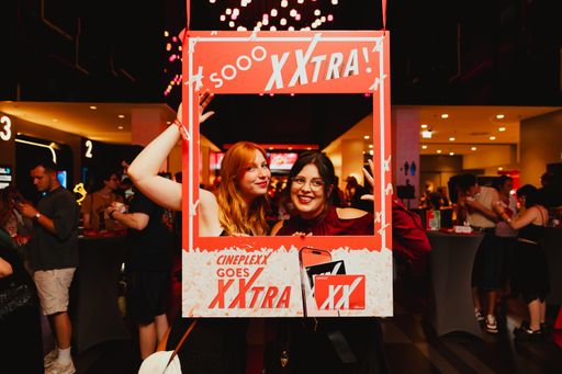 Vorschau Bild von Großer Andrang bei der Cineplexx Launch-Party der neuen xXtra
Card in der Millennium City. Zu sehen die Influencerinnen
elenyafrost und _ziora.
