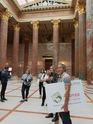 Österreichische und argentinische "Alianza"-Bauern
im Parlament.