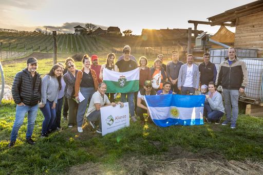 Vorschau Bild von Österreichische und argentinische Bäuerinnen und
Bauern besuchen den Freiland-Schweinebetrieb Nistelberger in Elz
(Stmk.).
