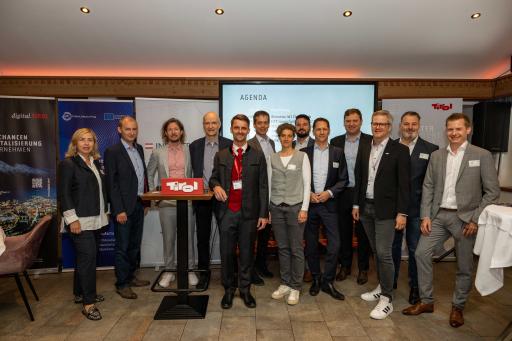  Bild (v.l.n.r.): Jasmina Schnobrich-Cakelja (Plattform Industrie
4.0 Österreich), Franz Sümecz (TU Wien), Roland Raucher und Michael
Heiss (Siemens AG Österreich), Andreas Herbst (Standortagentur
Tirol), Roland Sommer und Denise Branz (Plattform Industrie 4.0
Österreich), Aleksandar Stanojevic (voestalpine BÖHLER Aerospace),
Maximilian Scherr (Arthur D. Little), Daniel Schuck (Andritz), Fritz
Fahringer (Standortagentur Tirol), Erich Gatterer (Andritz) und
Christian Schwab (Microsoft) beim „Industrie 4.0 Praxis-Frühstück“
2024 in Alpbach (v.l.n.r.)