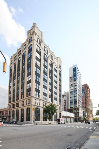 Vorschau Bild von Marc Cain Showroom New York im Chelsea Arts Building / Weiterer
Text über ots und www.presseportal.de/nr/104492 / Die Verwendung
dieses Bildes für redaktionelle Zwecke ist unter Beachtung aller
mitgeteilten Nutzungsbedingungen zulässig und dann auch honorarfrei.
Veröffentlichung ausschließlich mit Bildrechte-Hinweis.