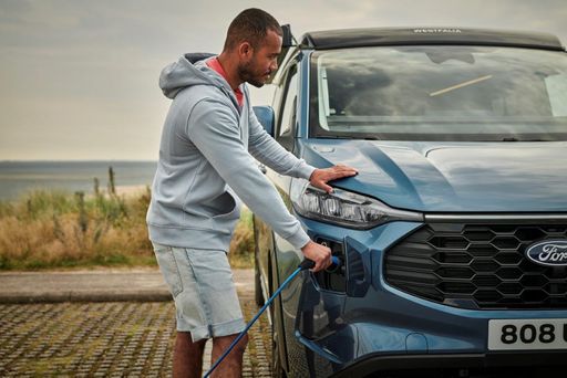 Vorschau Bild von Nun auch elektrisch unterwegs: Der neue Ford Transit Custom
Nugget mit Plug-in-Hybrid-Technologie (PHEV). / Weiterer Text über
ots und www.presseportal.de/nr/143363 / Die Verwendung dieses Bildes
für redaktionelle Zwecke ist unter Beachtung aller mitgeteilten
Nutzungsbedingungen zulässig und dann auch honorarfrei.
Veröffentlichung ausschließlich mit Bildrechte-Hinweis.