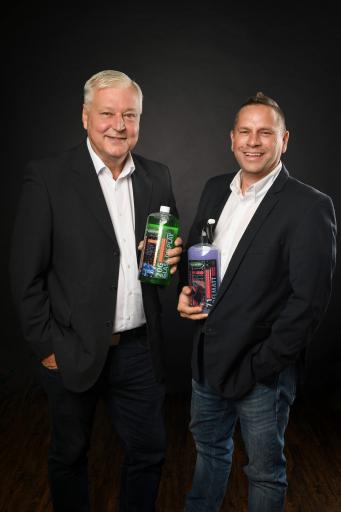 Vorschau Bild von Albert Lampel (li.) und Rainer Horak (re.) - maxolen
Aussendienst, Sales-Team. maxolen Austria GmbH, Salzburg,
Österreich. / Weiterer Text über ots und
www.presseportal.ch/de/nr/100055405 / Die Verwendung dieses Bildes
für redaktionelle Zwecke ist unter Beachtung aller mitgeteilten
Nutzungsbedingungen zulässig und dann auch honorarfrei.
Veröffentlichung ausschließlich mit Bildrechte-Hinweis.