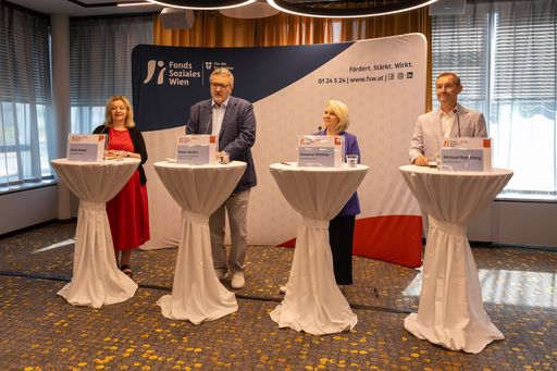FSW-Geschäftsführerin Anita Bauer, Sozialstadtrat Peter Hacker,
FSW-Geschäftsführerin Susanne Winkler, FSW-Geschäftsführer Michael
Rosenberg