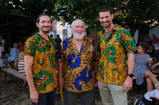 Christian Mahr – Projektentwickler bei PÜSPÖK, Josef ‚Pepo‘
Haubenwallner – SLW Ugandahilfe, Entwicklungshelfer und Unterstützer
des Kinderheims St. Clare, Lukas Püspök – Geschäftsführer PÜSPÖK,
bei der Benefiz- & Präsentationsveranstaltung zum
Photovoltaik-Projekt Uganda.