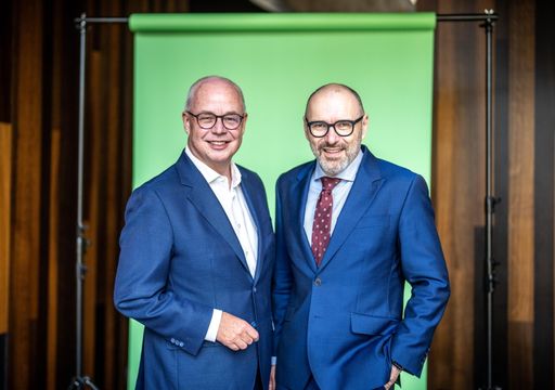 Vorschau Bild von dpa-Chefredakteur Sven Gösmann (links) und der Vorsitzende der
dpa-Geschäftsführung Peter Kropsch (rechts). / Weiterer Text über
ots und www.presseportal.de/nr/8218 / Die Verwendung dieses Bildes
für redaktionelle Zwecke ist unter Beachtung aller mitgeteilten
Nutzungsbedingungen zulässig und dann auch honorarfrei.
Veröffentlichung ausschließlich mit Bildrechte-Hinweis.