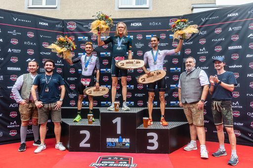  Bildhinweis des Herren-Siegerpodiums v.l.n.r.: Domenik David (BGM
Kaprun), Maximilian Posch (Obmann TVB Zell am See), Jelle Geens,
Mika Noodt, Gregor Payet, Ing. Christof Mayr (2. Vizebürgermeister
Zell am See) und Manuel Resch (Geschäftsführer Zell am See-Kaprun
Tourismus)