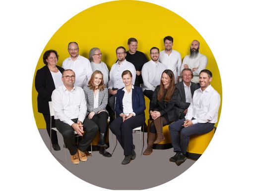  Die Mitarbeiter:innen der Linde Digital GmbH freuen sich, LinDa
zu präsentieren.