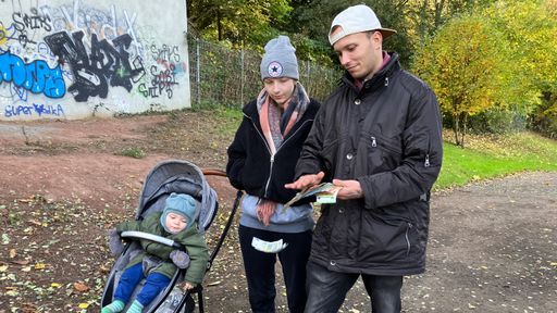Mike (25) und Angelique (20) leben von Bürgergeld und
Arbeitslosengeld - ein Error im System! Doch die doppelte
Einnahmequelle kommt vor allem dem einjährigen Sohn Louis zugute. /
Weiterer Text über ots und www.presseportal.de/nr/6605 / Die
Verwendung dieses Bildes für redaktionelle Zwecke ist unter
Beachtung aller mitgeteilten Nutzungsbedingungen zulässig und dann
auch honorarfrei. Veröffentlichung ausschließlich mit
Bildrechte-Hinweis.
