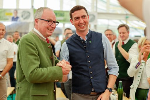 Vorschau Bild von Pernkopf und Bernhuber fordern den Agrarkommissar für die EVP
ein.