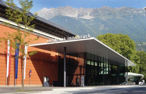  Von Quantenphysik bis Glücksforschung bot der Kongresssommer in
Innsbruck hochkarätige Konferenzen in alpin-urbaner Kulisse, und
auch der Herbst verspricht ein abwechslungsreiches Programm.