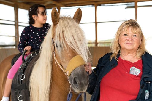 Vorschau Bild von Bild 04: Andrea Keglovits-Ackerer © Verein PFERDE STÄRKEN -
multidisziplinäres Therapiezentrum KINDER STÄRKEN