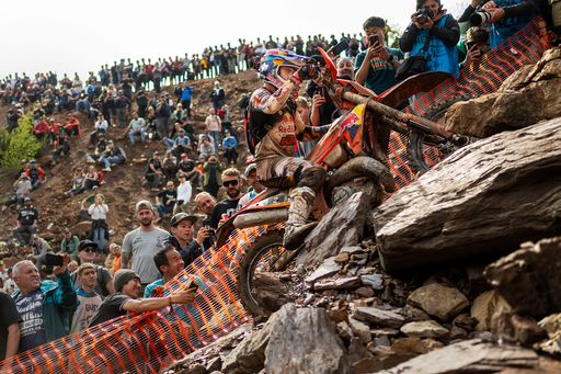 Vorschau Bild von Manuel Lettenbichler (DE, KTM) im Red Bull Erzbergrodeo
Signature-Streckenabschnitt "Carl's Dinner"