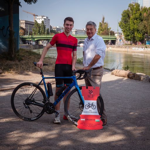  Dragnev mit Vizekanzler Werner Kogler und dem "Olympia-Bike".